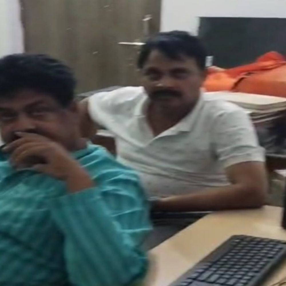 सुल्तानपुर-कल्याणपुर गोलीकांड के दो आरोपियों पर इनाम घोषित:एसपी ने कहा- ऐसी घटनाएं दोबारा न हों इसलिए लिया फैसला, फरार आरोपियों की तलाश जारी