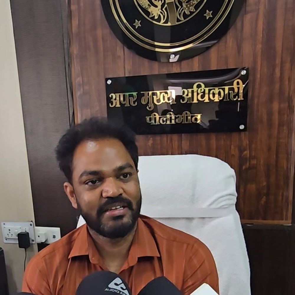 पीलीभीत में AMA ने किया ईंधन कमी का दावा:बोले- स्ट्रीट लाइटें लेकर आ रहा ट्रक पेट्रोल-डीजल की किल्लत के कारण लखनऊ में रुका