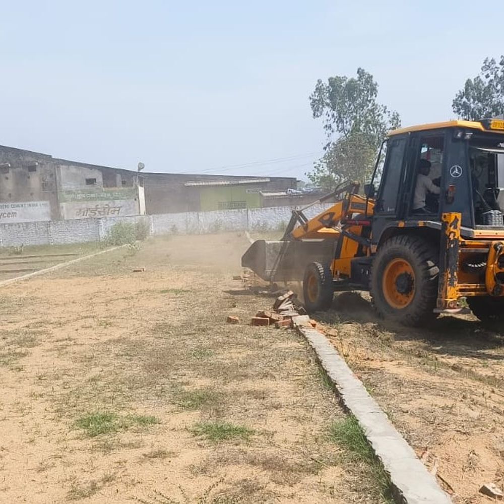 एमडीए ने जानसठ रोड पर अवैध निर्माण ध्वस्त किए:दो स्थानों पर 11,500 वर्गमीटर में अवैध कॉलोनी और ढांचा गिराया
