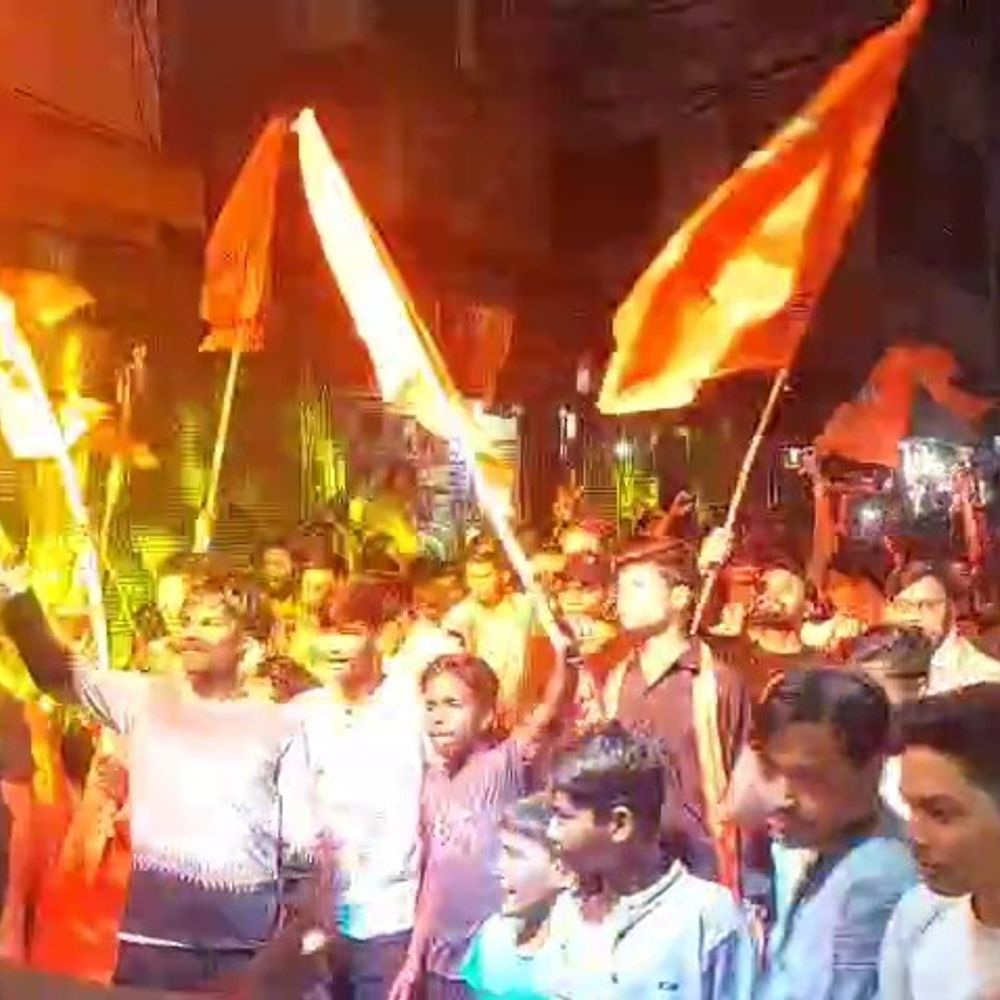 मथुरा में रामनवमी पर शोभायात्रा निकली:वृंदावन से आए संतों ने की आरती, श्रद्धालुओं ने जयकारे लगाए