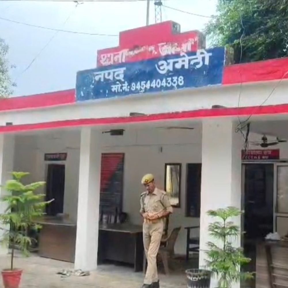 पुलिस पर प्राइवेट लाइनमैन को थर्ड डिग्री देने काआरोप:अमेठी में भीम आर्मी पहुंची पीड़ित के घर, राष्ट्रीय अध्यक्ष से कराई बात