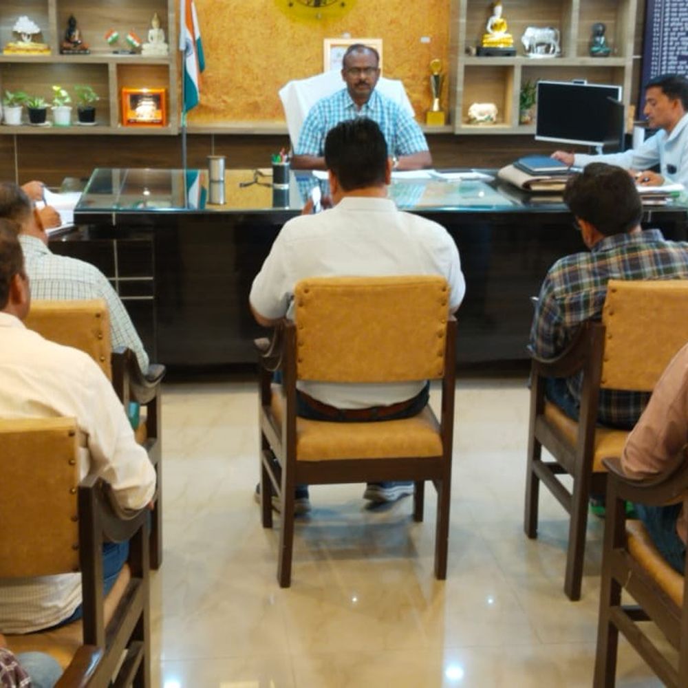 नेपाल में बर्ड फ्लू का खतरा, महराजगंज में अलर्ट:DM ने की जिलास्तरीय समिति की समीक्षा बैठक, अफवाहों से बचने की अपील