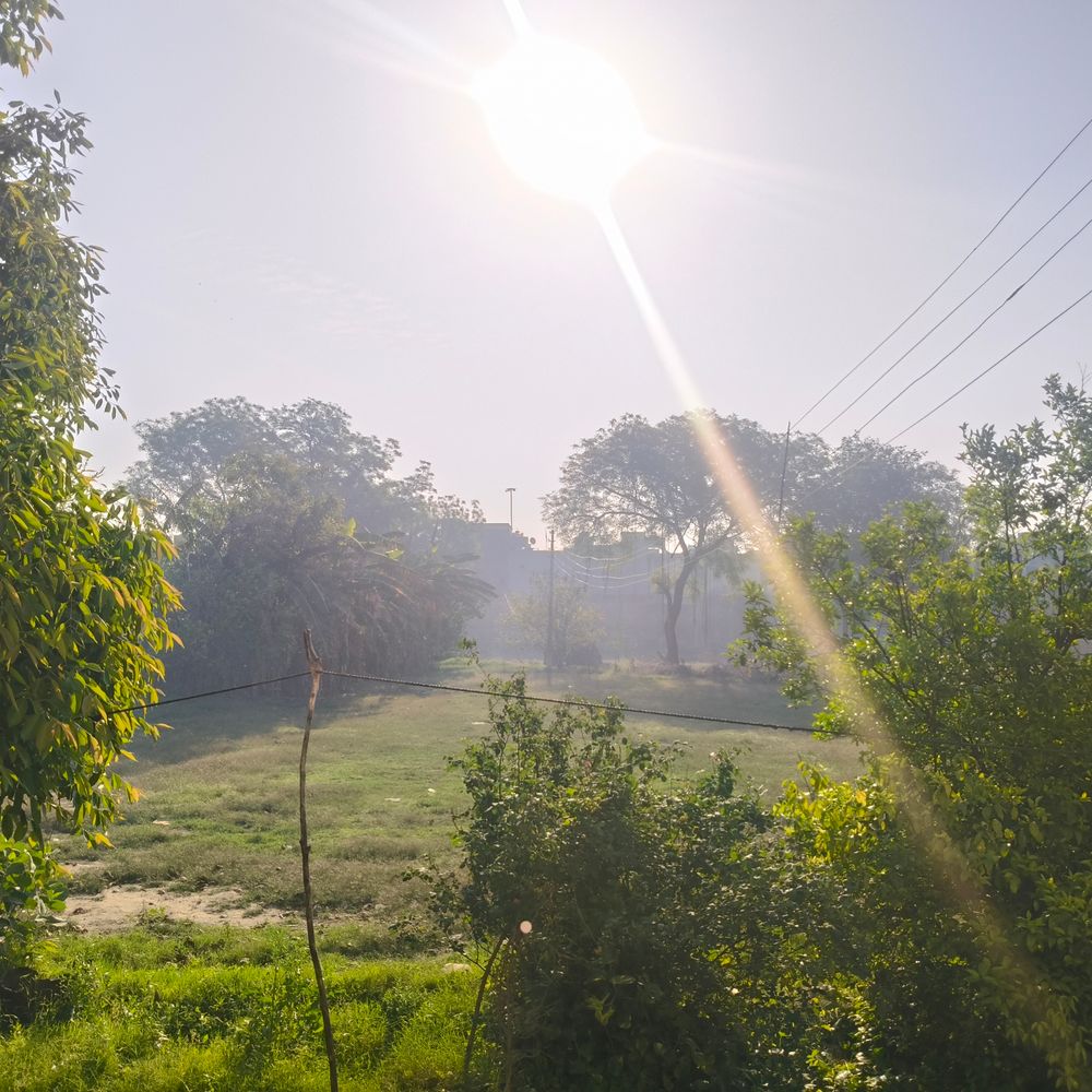 मथुरा में तेज धूप, गर्मी का अलर्ट:तापमान 35 डिग्री के पार पारा, लोगों को सतर्क रहने की सलाह