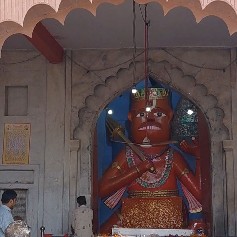 हनुमान मंदिर के गर्भगृह के कपाट कल से बंद:फर्रुखाबाद में 2 अप्रैल को दर्शन के लिए फिर खुलेंगे, राजस्थान से आए कारीगर चढ़ाएंगे चोला