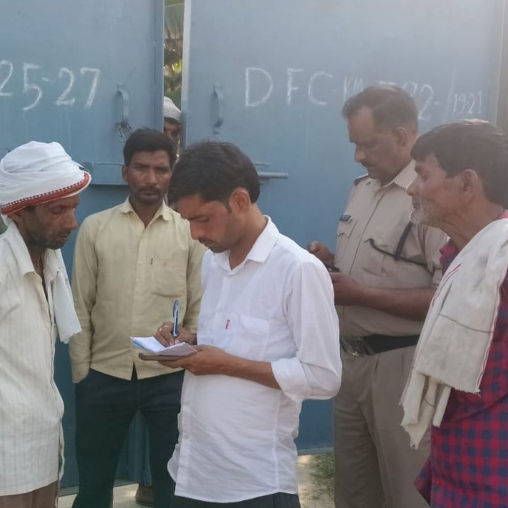 किसान की ट्रेन से कटकर मौत:औरैया में रेलवे लाइन पार करते समय हादसा, सिक्किम महानंदा एक्सप्रेस रोकी गई