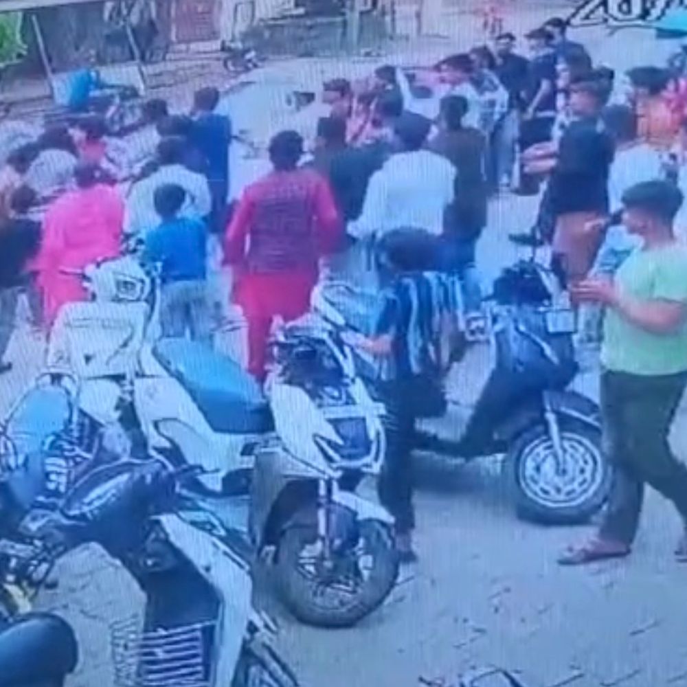 शादी समारोह में युवक से मारपीट, VIDEO:जमकर थप्पड़, लात-घूंसे बरसाते दिखे लोग, घटना CCTV में कैद