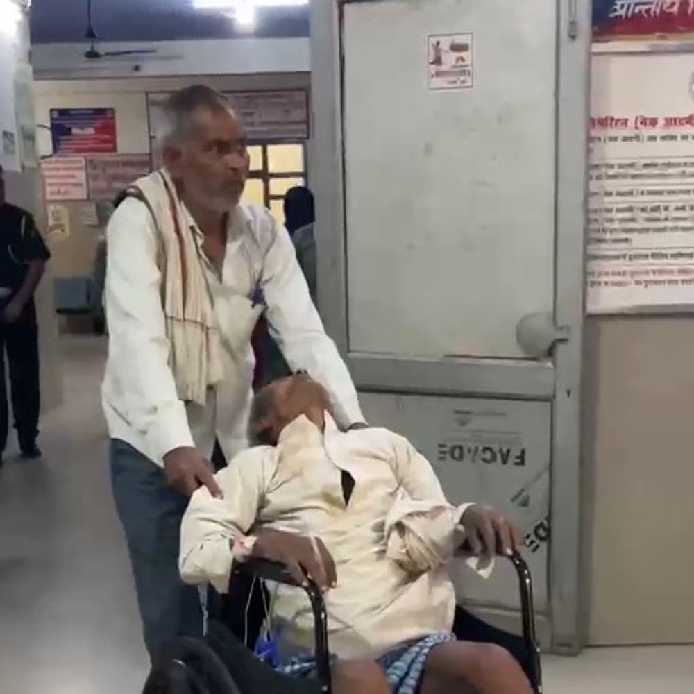 फर्रुखाबाद में बुजुर्ग रेबीज से इन्फेक्टेड:तीन माह पहले कुत्ते ने काटा था, अलीगंज में वैक्सीन की सभी डोज लगवाने के बाद भी हालत बिगड़ी