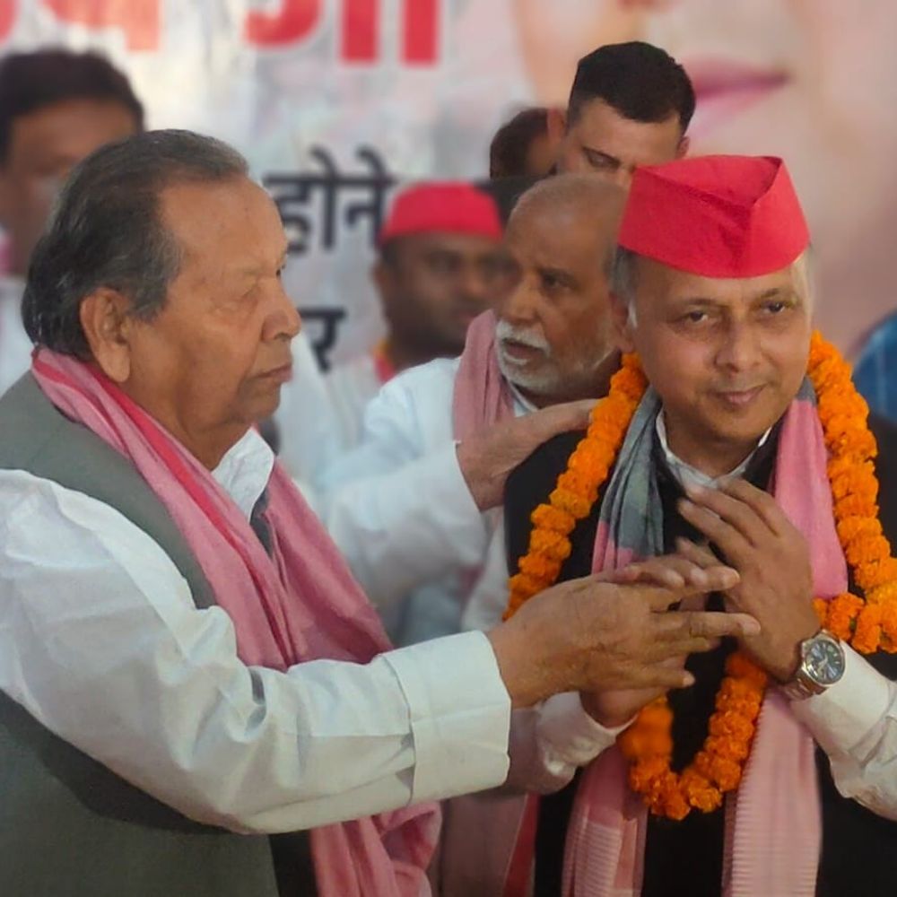 सपा में शामिल होने के बाद संकतबीरनगर पहुंचे रोहित पांडेय:कार्यकर्ताओं ने किया भव्य स्वागत; कांग्रेस से लड़ चुके हैं चुनाव