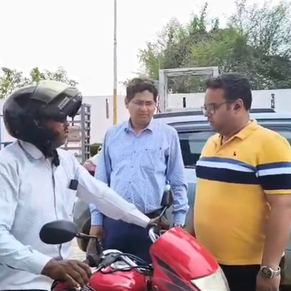 रायबरेली में पेट्रोल-डीजल अफवाहों पर प्रशासन सख्त:जिलाधिकारी के निर्देश पर पूर्ति विभाग ने पंपों का निरीक्षण किया