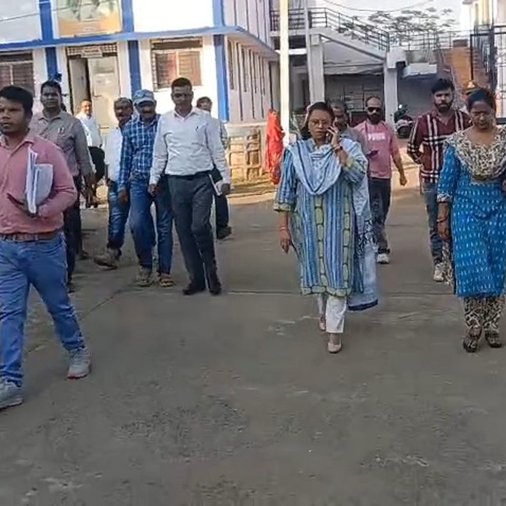 डिंडौरी जिला अस्पताल में 7 डॉक्टर OPD से गायब:  CMHO ने 24 घंटे में मांगा जवाब; कलेक्टर के निर्देश बेअसर – Dindori News