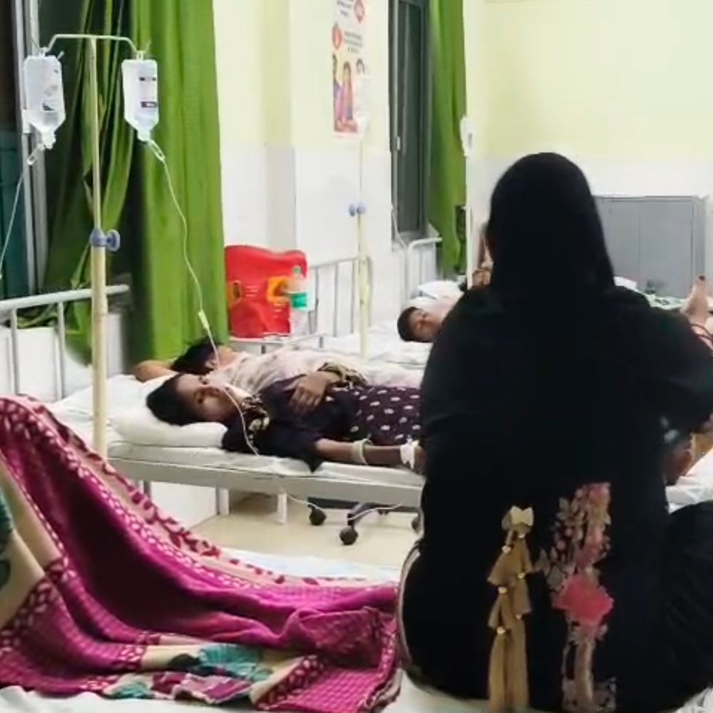 वलीमा का खाना खाने से 30 लोग बीमार:बाराबंकी में शादी में गए थे सभी लोग, उल्टी-दस्त के बाद CHC में भर्ती