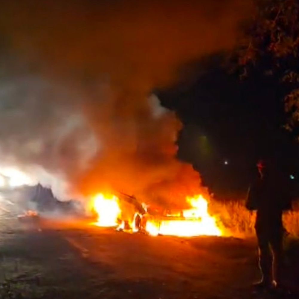 हिसार में चलती कार में अचानक लगी आग:  ड्राइवर ने कूदकर बचाई जान, दमकल विभाग ने काबू पाया, गाड़ी राख – Uklanamandi News