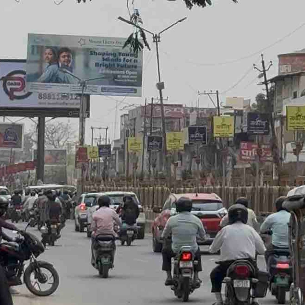 गोरखपुर में अचानक बदला मौसम:बादल छाए और हवा चलने से मिली राहत, आने वाले दिनों में बढ़ेगी गर्मी