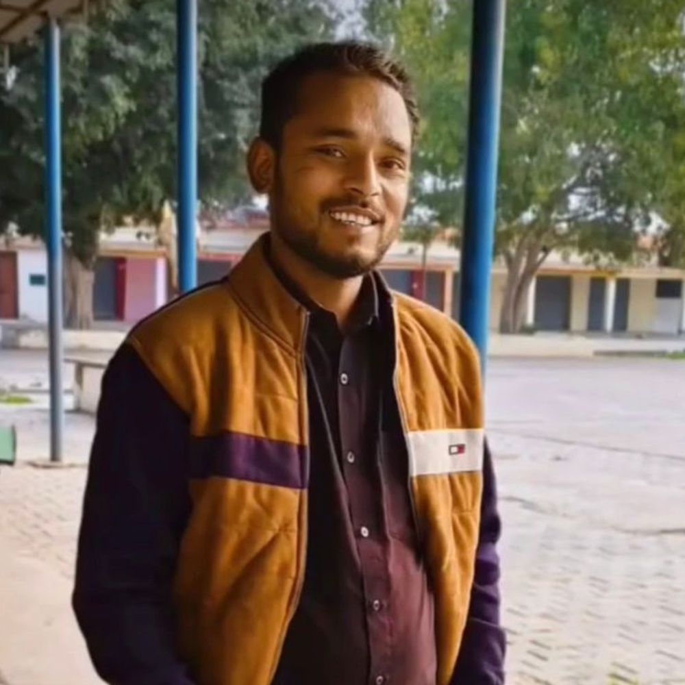 कर्ज न चुका पाने से परेशान किसान ने की आत्महत्या:मैनपुरी में कमरे में फंदे से लटका मिला शव, 40 बीघा जमीन पर उगाई थी आलू की फसल