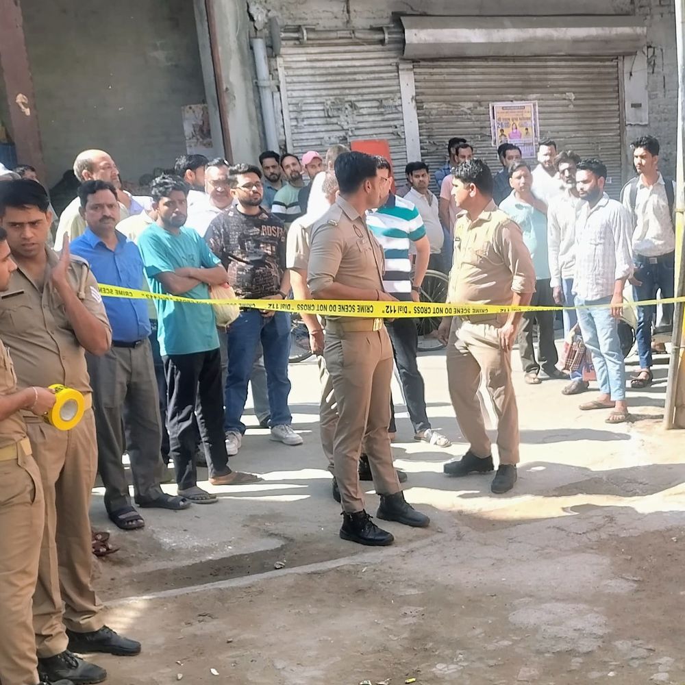 चंदौसी में 25 साल पुराने विवाद में फायरिंग:गोली लगने से एक युवक घायल, अस्पताल में भर्ती; आरोपी फरार