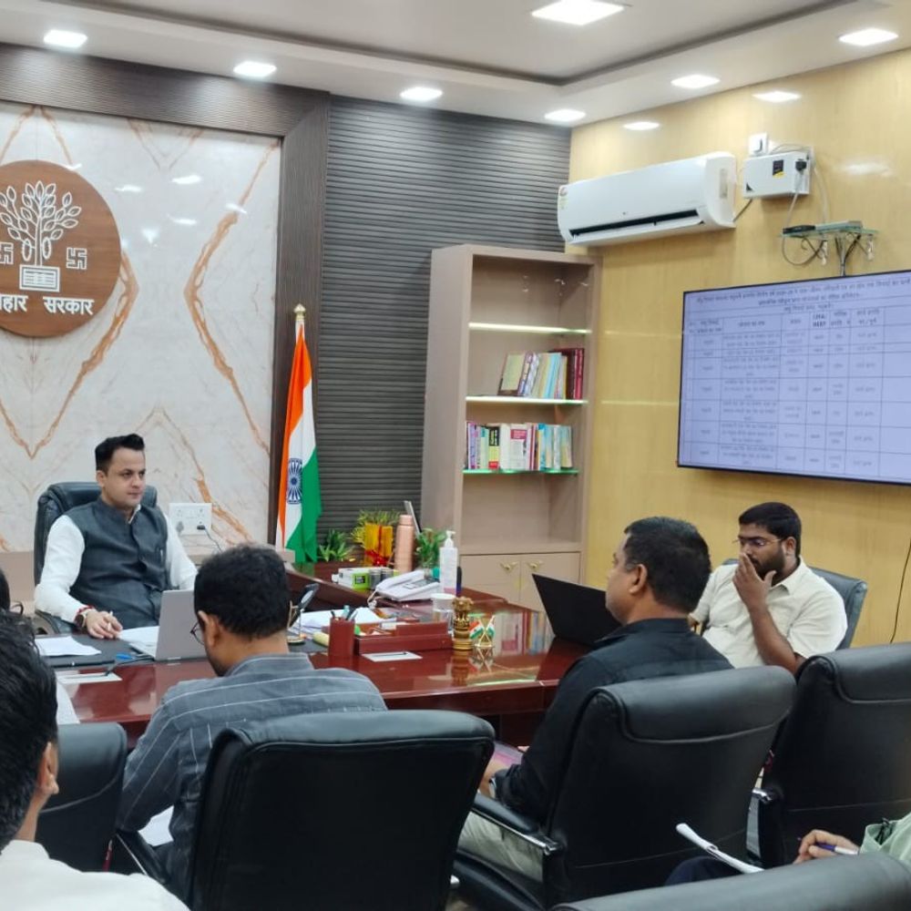 मधुबनी डीएम ने टॉप टेन योजनाओं की समीक्षा की:  लघु जल संसाधन, पीएचईडी और विद्युत प्रमंडल को दिए आवश्यक निर्देश – Madhubani News