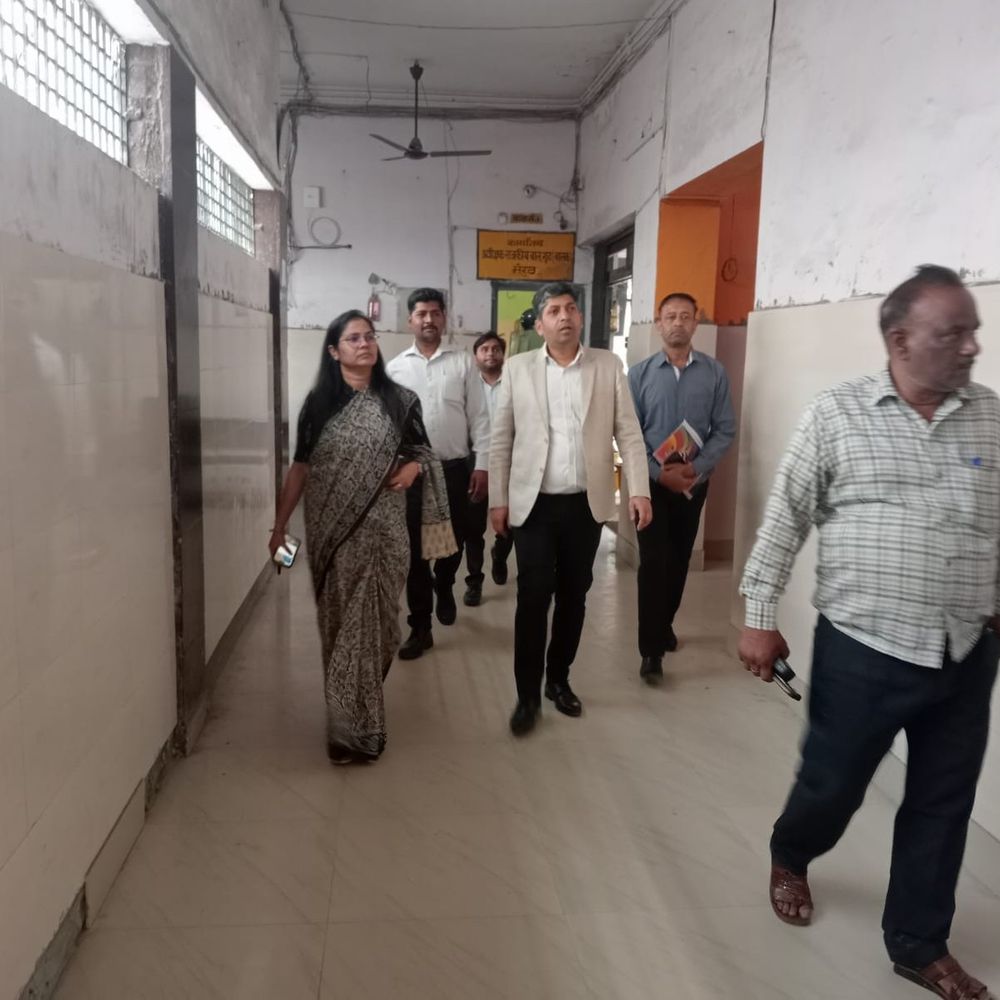 मेरठ में राजकीय गृहों का औचक निरीक्षण:व्यवस्था सुधारने के लिए दिए गए निर्देश