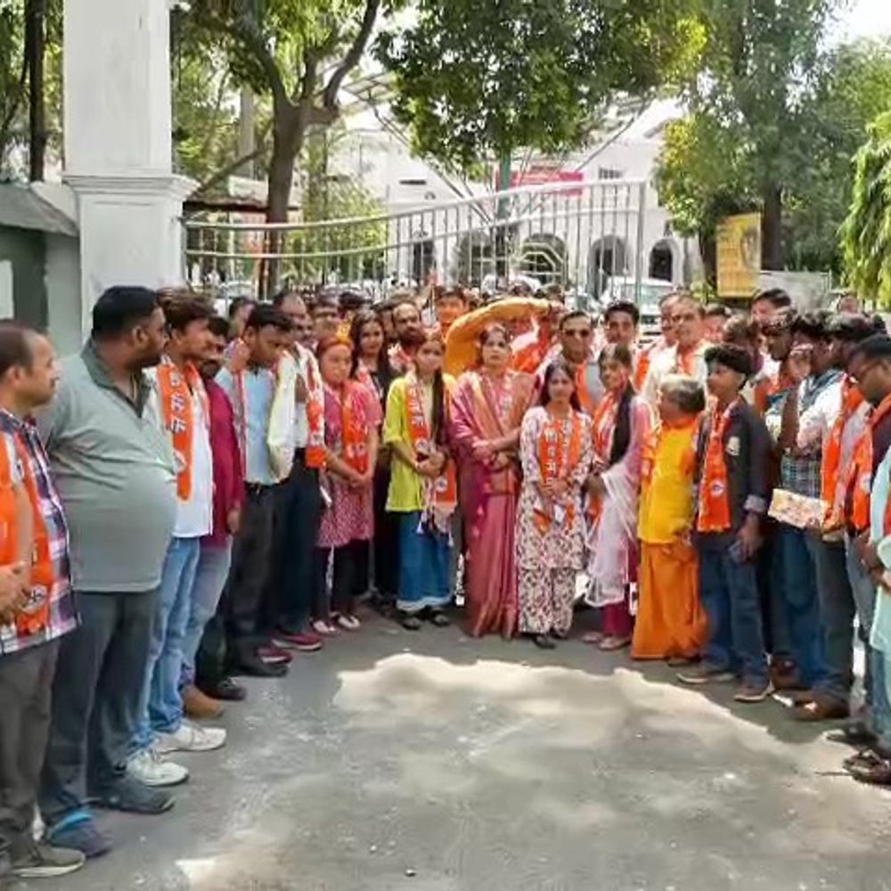 हिंदूवादी कार्यकर्ताओं की हत्याओं और गौहत्या पर शिवसेना का प्रदर्शन:प्रधानमंत्री को ज्ञापन सौंपकर गौ-हत्यारों के एनकाउंटर की मांग