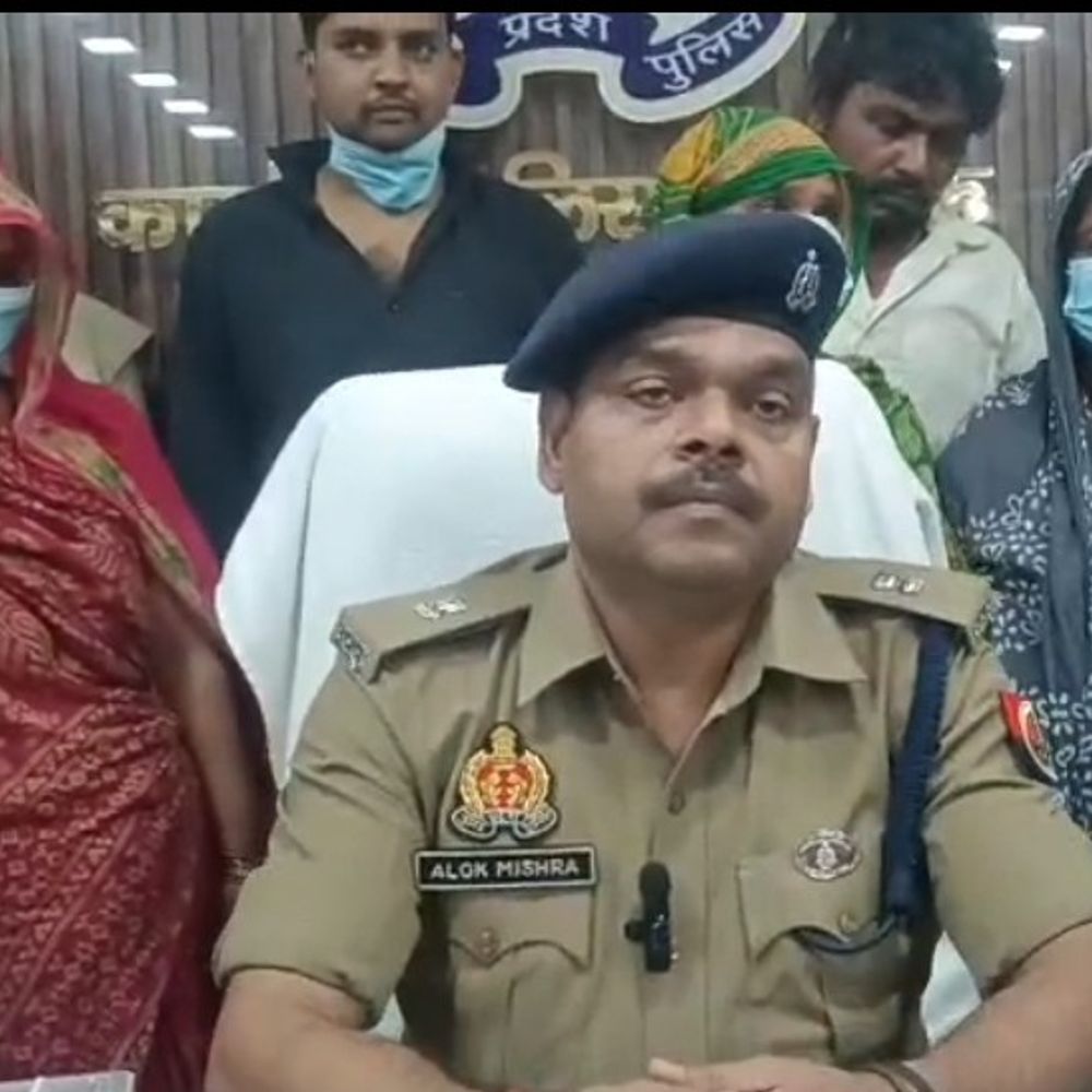 धोखाधड़ी गिरोह का पर्दाफाश, पांच आरोपी गिरफ्तार:नकली सोना बेचकर ठगी करते थे, जेवरात बरामद