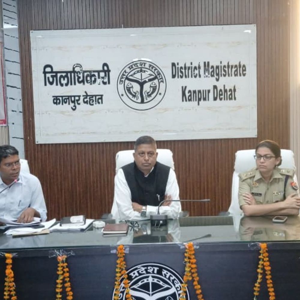 कानपुर देहात में सड़क सुरक्षा पर प्रशासन सख्त:दुर्घटनाएं कम करने स्कूलों, कॉलेजों में जन-जागरूकता अभियान चलाने के निर्देश