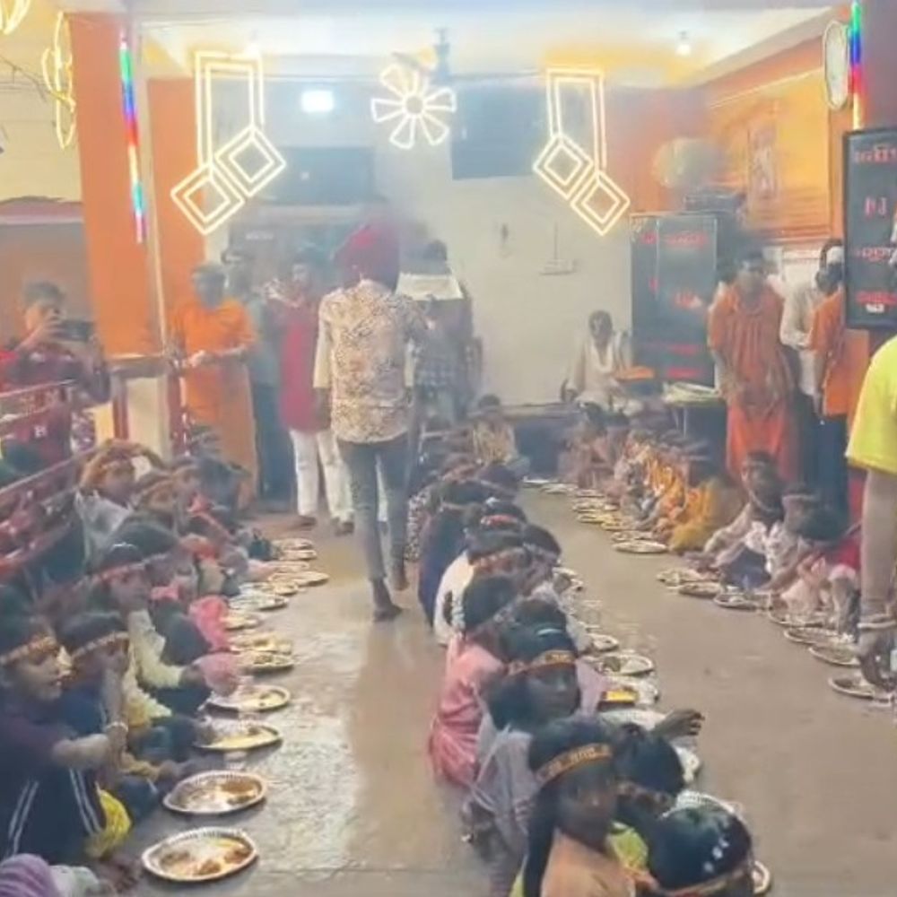 बक्सर में चैत्र नवरात्रि पर 1008 कन्याओं का पूजन:इटाढ़ी धाम में 13 साल से जारी है यह परंपरा, 9 दिन व्रत करने वाले श्रद्धालु हुए शामिल