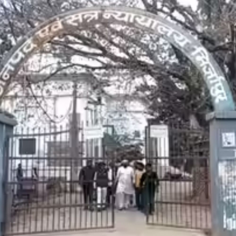 मारपीट के चार दोषियों को तीन-तीन साल की सजा:मिर्जापुर कोर्ट ने प्रत्येक दोषी पर 5 हजार रुपये का जुर्माना भी लगाया