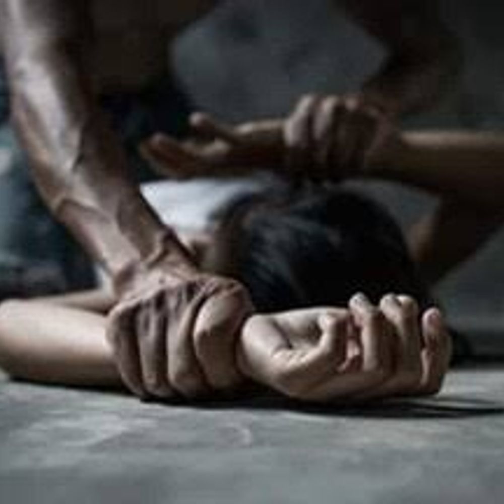 मेले से लौट रही किशोरी से गैंगरेप:मां को फोन पर बताई आपबीती, एक नामजद समेत तीन पर FIR