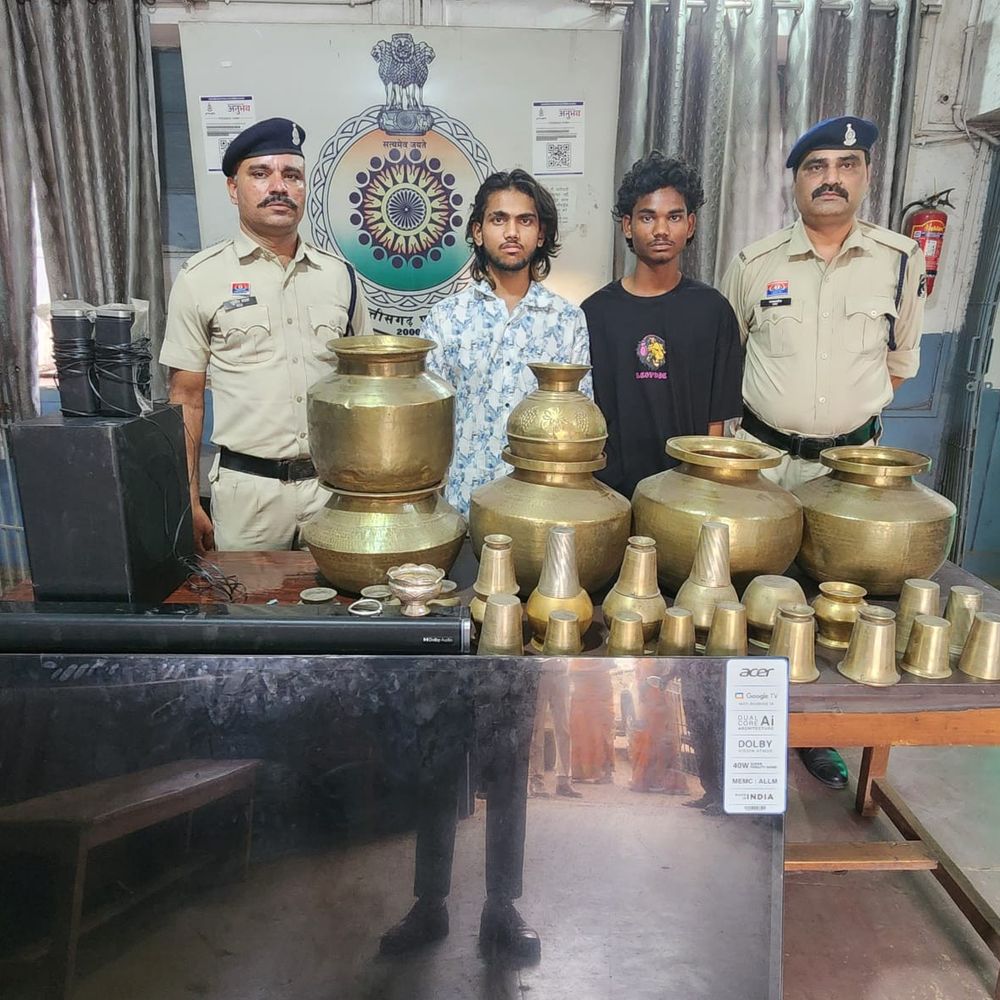 भिलाई में सूने मकान में चोरी का खुलासा:  नाबालिग समेत 3 आरोपी गिरफ्तार, सोने-चांदी के ज्वेलरी समेत लाखों का सामान बरामद – durg-bhilai News