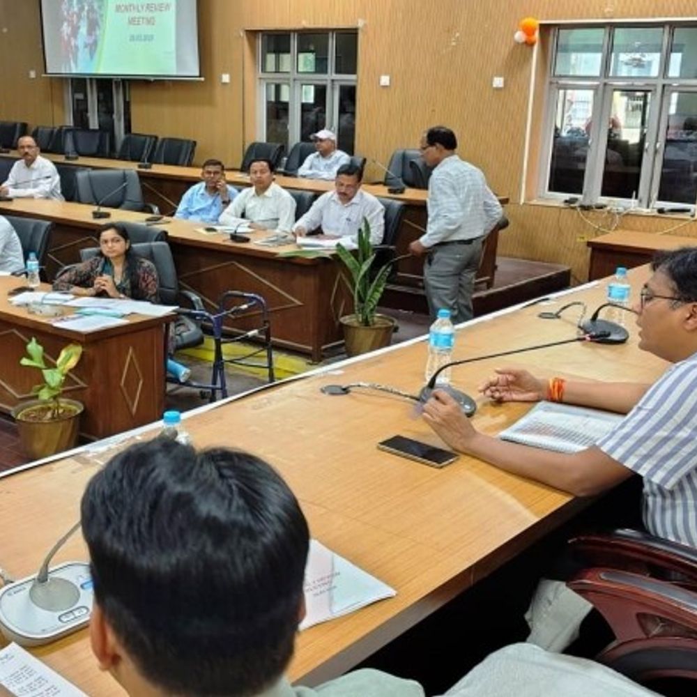 मैनपुरी में 66 में से 27 जर्जर स्कूल ढहे:डीएम ने सख्त कार्रवाई के निर्देश दिए, मूल्यांकन से नीलामी फंसी