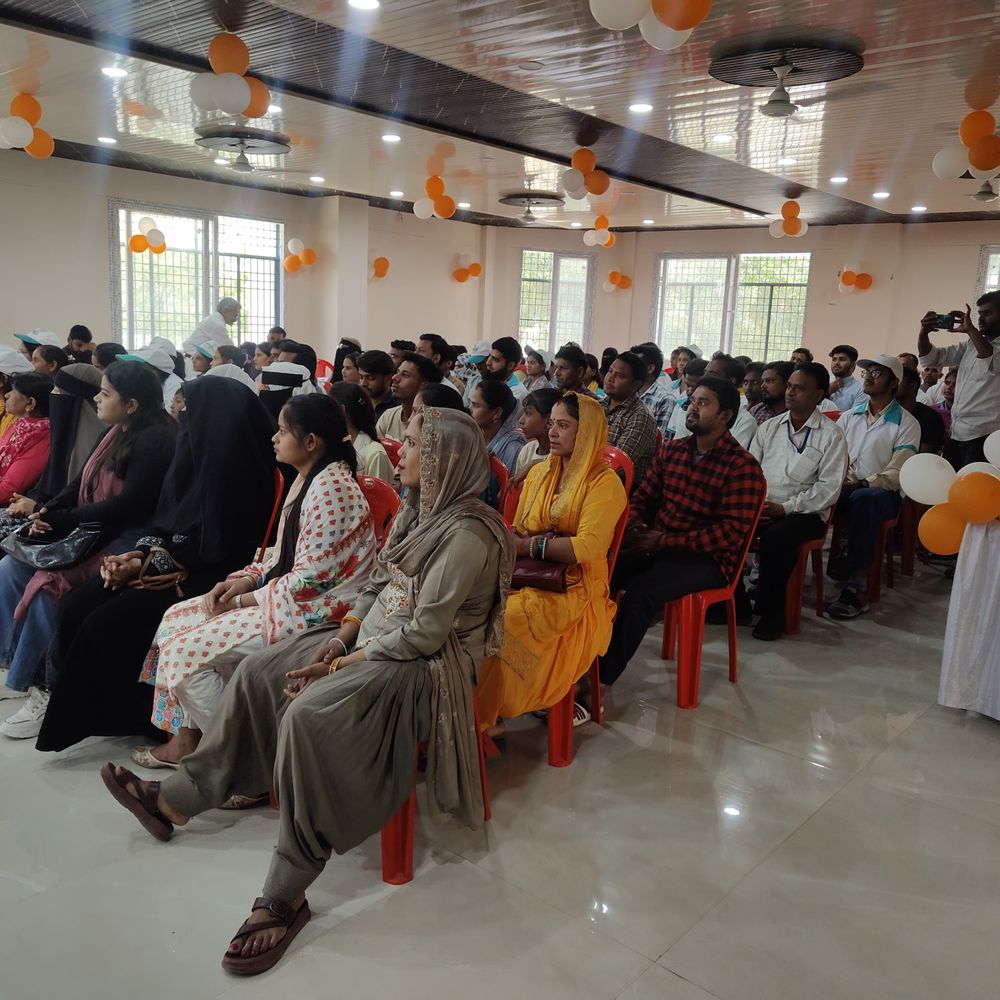 रामपुर में हस्तकला केंद्र पर स्वरोजगार मेले में उमड़ी भीड़:युवाओं को मिली योजनाओं की जानकारी, ऑन-द-स्पॉट पंजीकरण