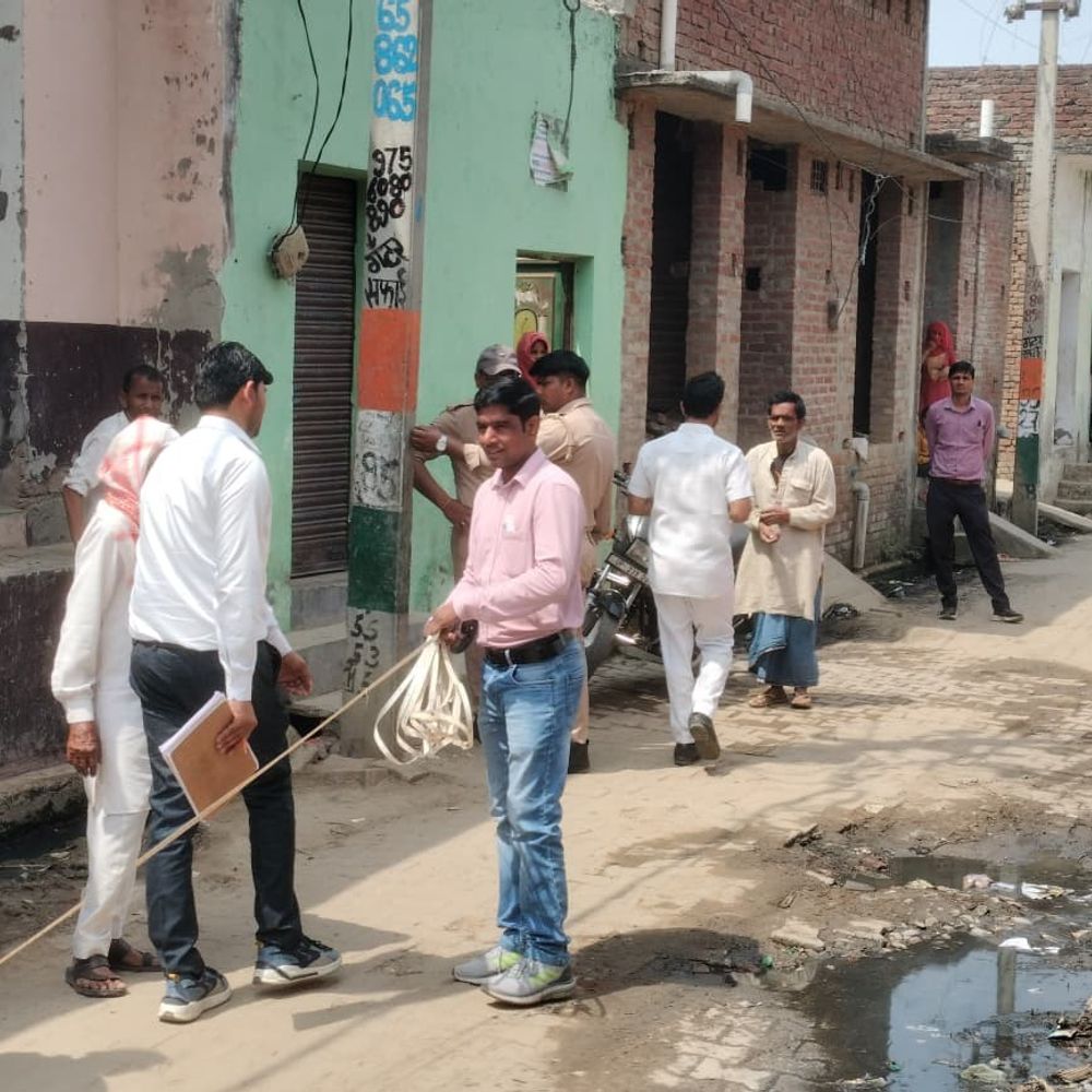 संभल में साढ़े तीन बीघा जमीन पर कब्जा मिला:मदरसा-मस्जिद, दो स्कूल, छह दुकान, आठ मकानों का निर्माण मिला