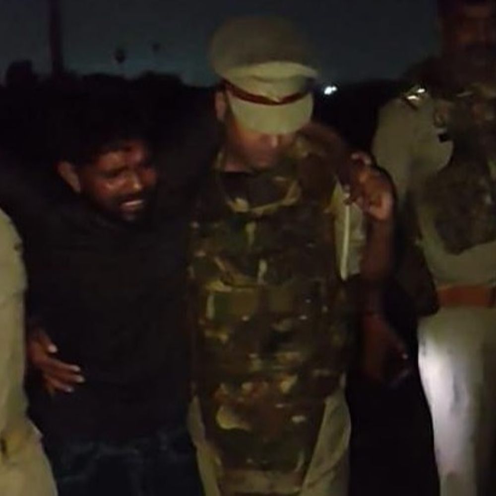 आजमगढ़ में पशु तस्कर गिरफ्तार:युवक ने पुलिस को पत्र लिखकर शिकायत की थी, मुठभेड़ में पकड़ा गया