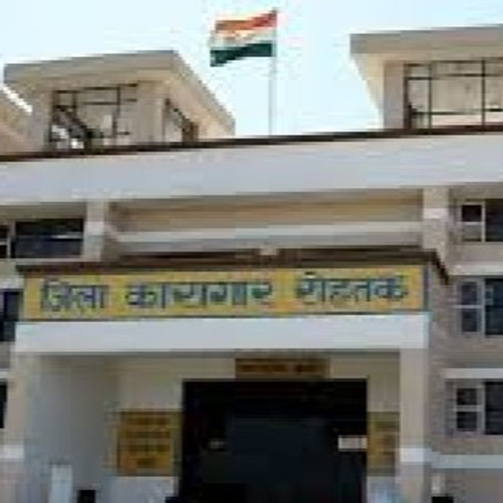 रेवाड़ी जेल से दो बंदी फरार होने से हड़कंप:ऑनलाइन ठगी के आरोपी, यूपी के रहने वाले, शाम की गिनती में खुलासा