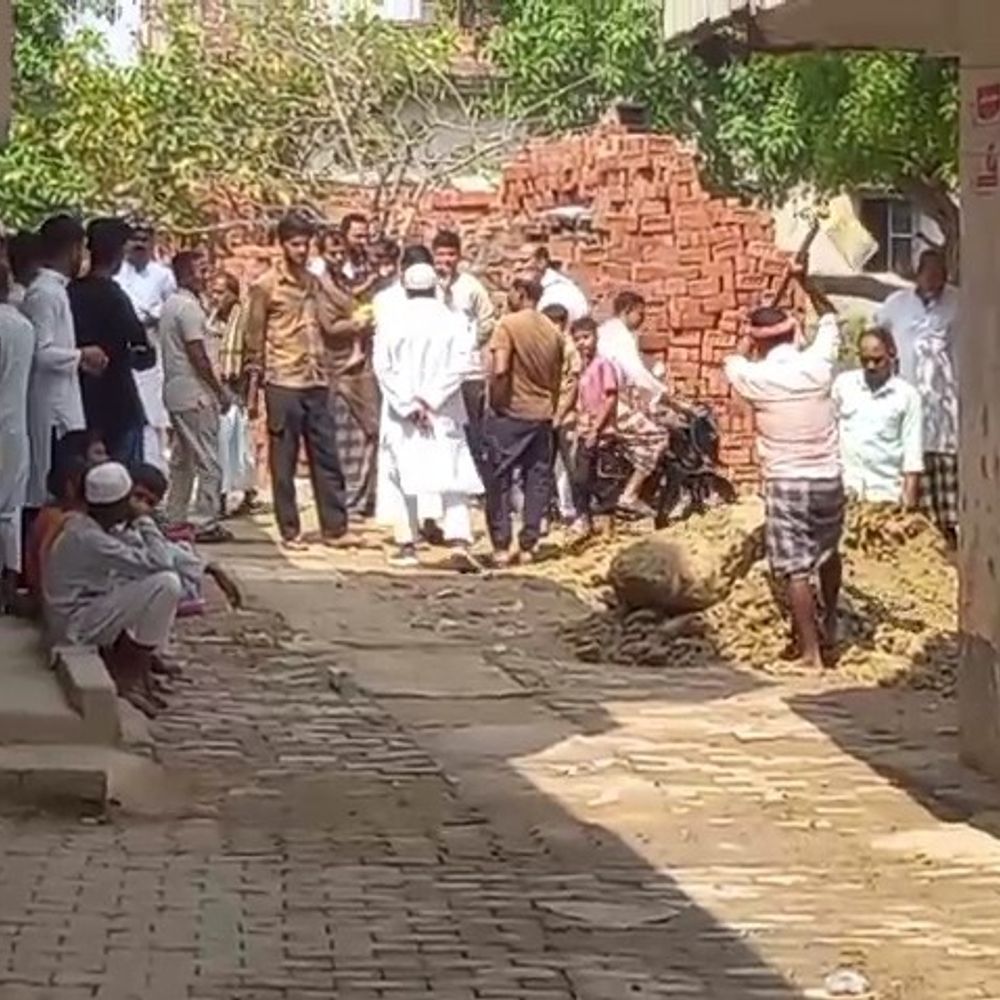 आजमगढ़ के गंभीरपुर में आया गोवंश काटे जाने का मामला:मामले की छानबीन में जुटी पुलिस, गौतस्करों ने दी पुलिस को खुलेआम चुनौती