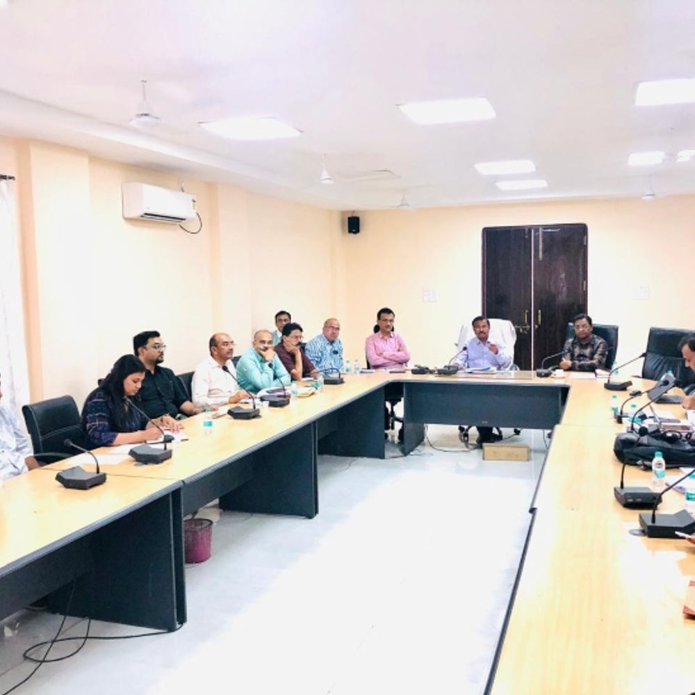 रायपुर में बायोमेडिकल वेस्ट प्रबंधन पर संभाग स्तरीय बैठक:  अस्पतालों में बेड की जगह वजन के आधार पर लगेगा शुल्क, महादेव कावरे ने दिए निर्देश – Raipur News