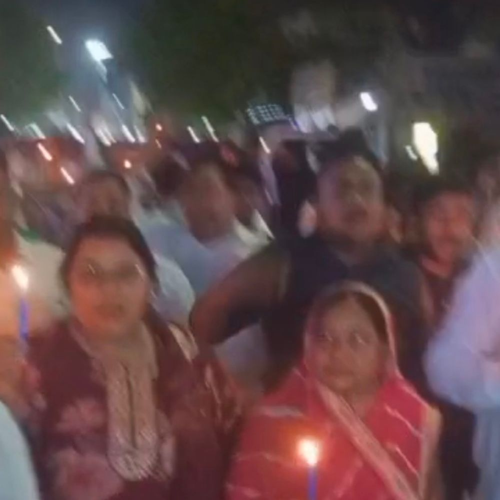 बलिया में प्रसूताओं की मौत पर आक्रोश:लोगों ने निकाला कैंडल मार्च, नर्सिंग होम सील करने की मांग