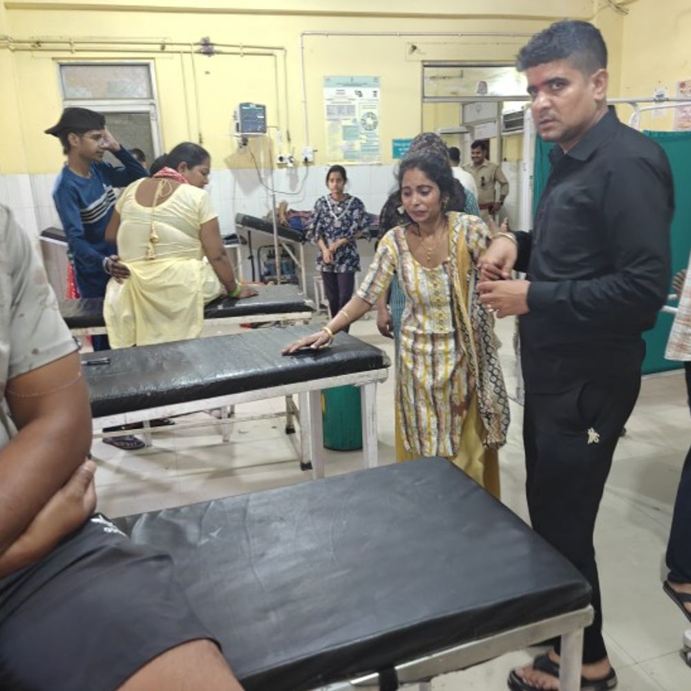 मथुरा में दो पक्षों में खूनी संघर्ष:एक दूसरे पर किया लाठी डंडों से हमला, मारपीट का वीडियो हुआ वायरल