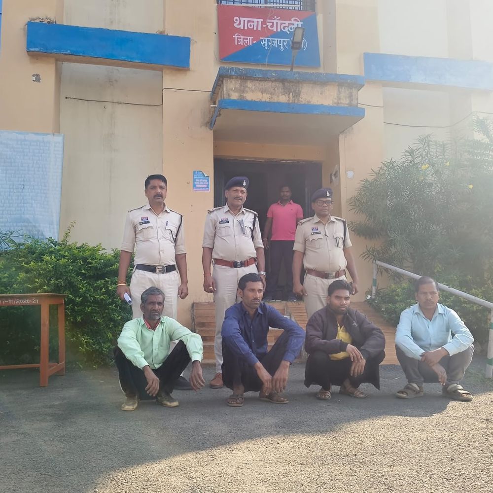 युवक से धोखाधड़ी करने वाले चार आरोपी गिरफ्तार:  असली सोना दिखाकर नकली सोना देकर 2.20 लाख की ठगी की – Surajpur News