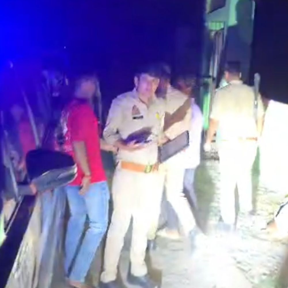 शिव मंदिर से 50 किलो वजनी 6 घंटे चोरी:एटा पुलिस जांच में जुटी, जल्द गिरफ्तारी का आश्वासन