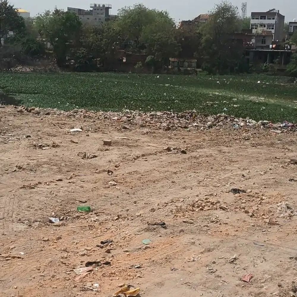 जौनपुर में 120 स्थानों से अतिक्रमण हटाकर सरकारी भूमि कब्जा:भूमाफिया पर कार्रवाई, 748 शिकायतें दर्ज; 38 मामलों में FIR