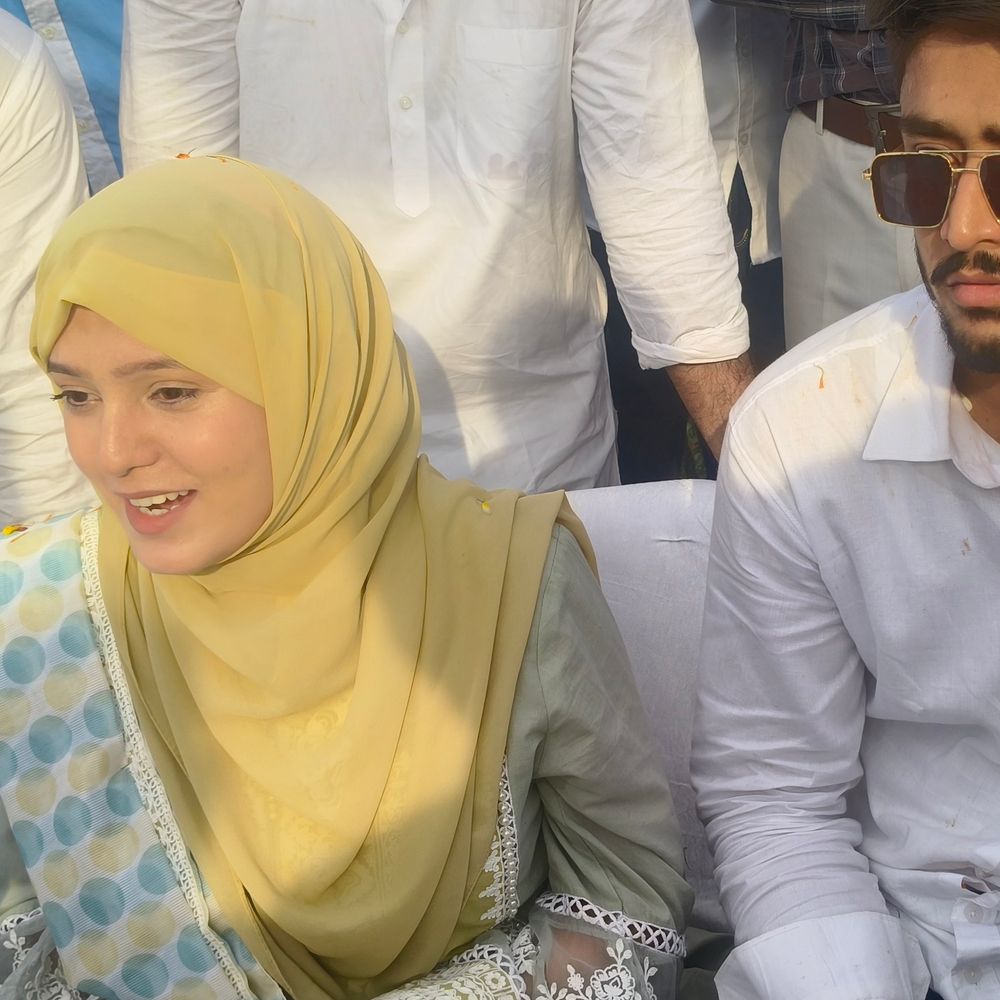 नाबिया परवेज IAS बनकर बुलंदशहर पहुंचीं:गांव में घूमकर ग्रामीणों का आशीर्वाद लिया, जमकर आतिशबाजी हुई