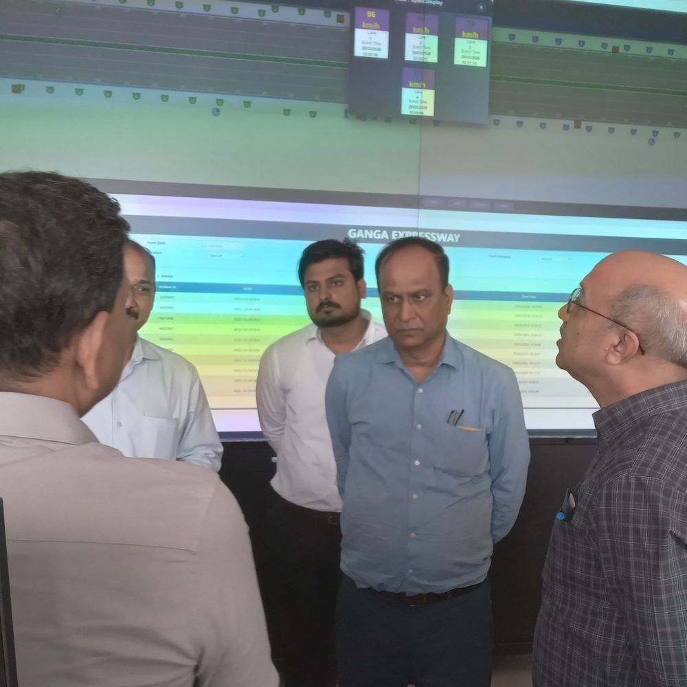 यूपीडा सीईओ ने गंगा एक्सप्रेसवे का निरीक्षण किया:मेरठ में निर्माण कार्य की गति और गुणवत्ता जांची