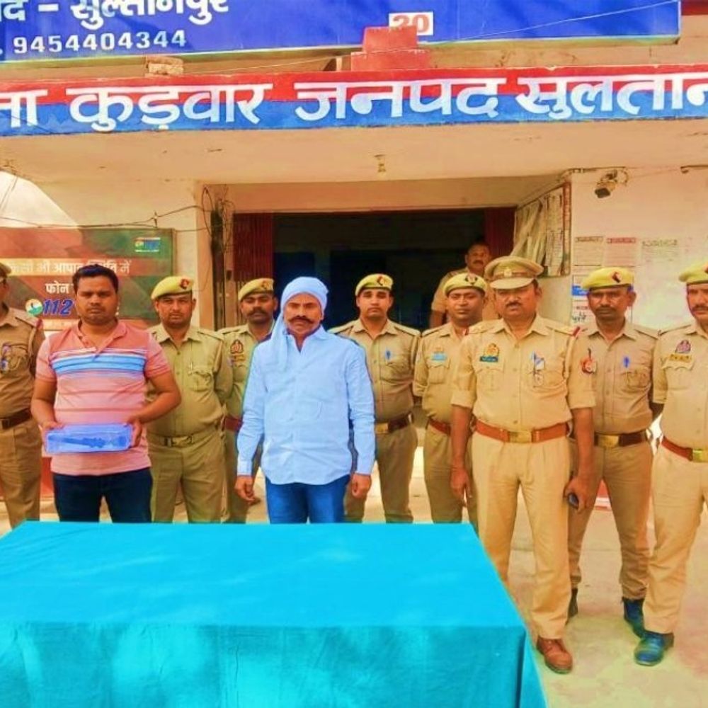 हिस्ट्रीशीटर प्रॉपर्टी डीलर की हत्या, दो गिरफ्तार:सुल्तानपुर पुलिस ने मुख्य शूटर को भी पकड़ा, रास्ते के विवाद में हुई थी हत्या