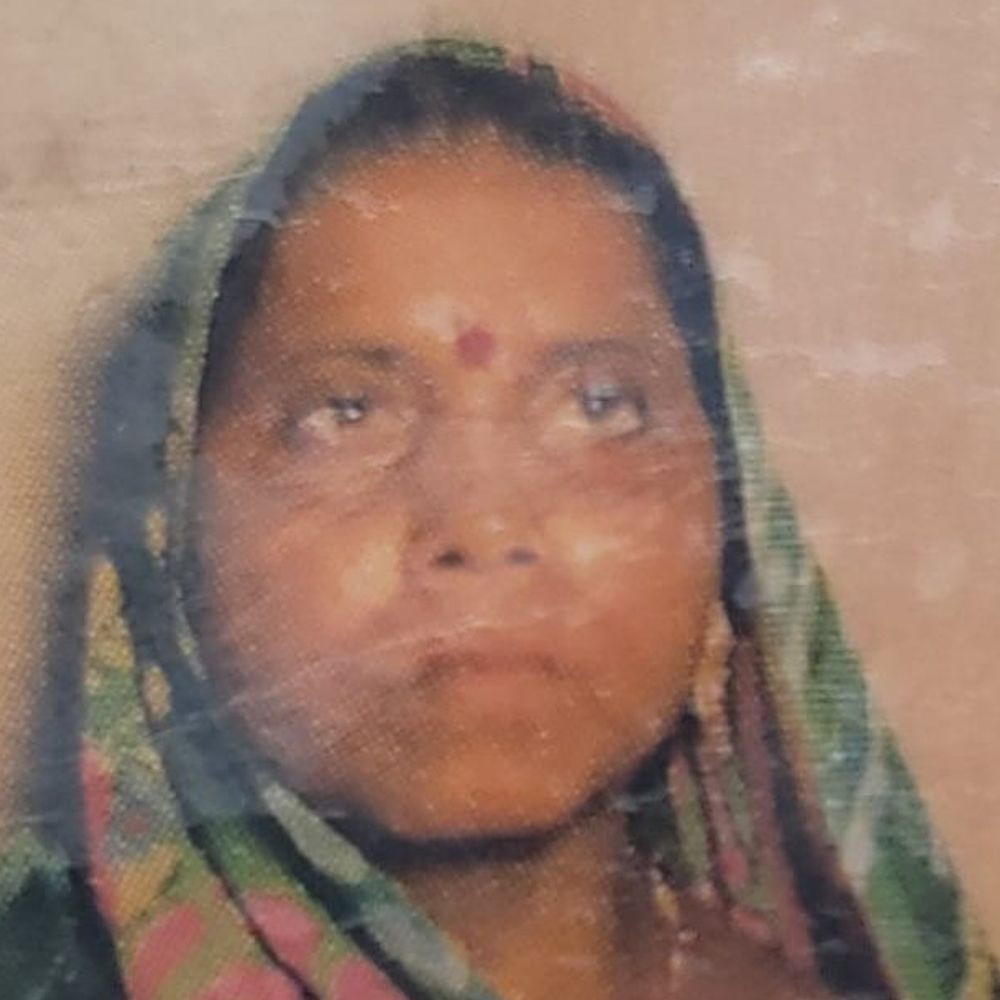 बीमारी से परेशान महिला ने फांसी लगाकर की आत्महत्या:कमरे में फंदे से लटका मिला शव, दो साल पहले पति का हुआ था निधन