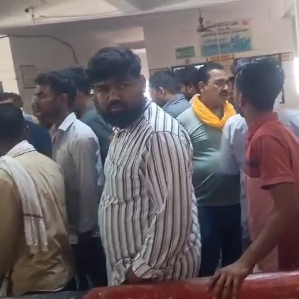 बांदा में ट्रक ने बाइक सवार दंपति को कुचला, मौत:इलाज के लिए जाते समय हुआ हादसा, पुलिस जांच में जुटी