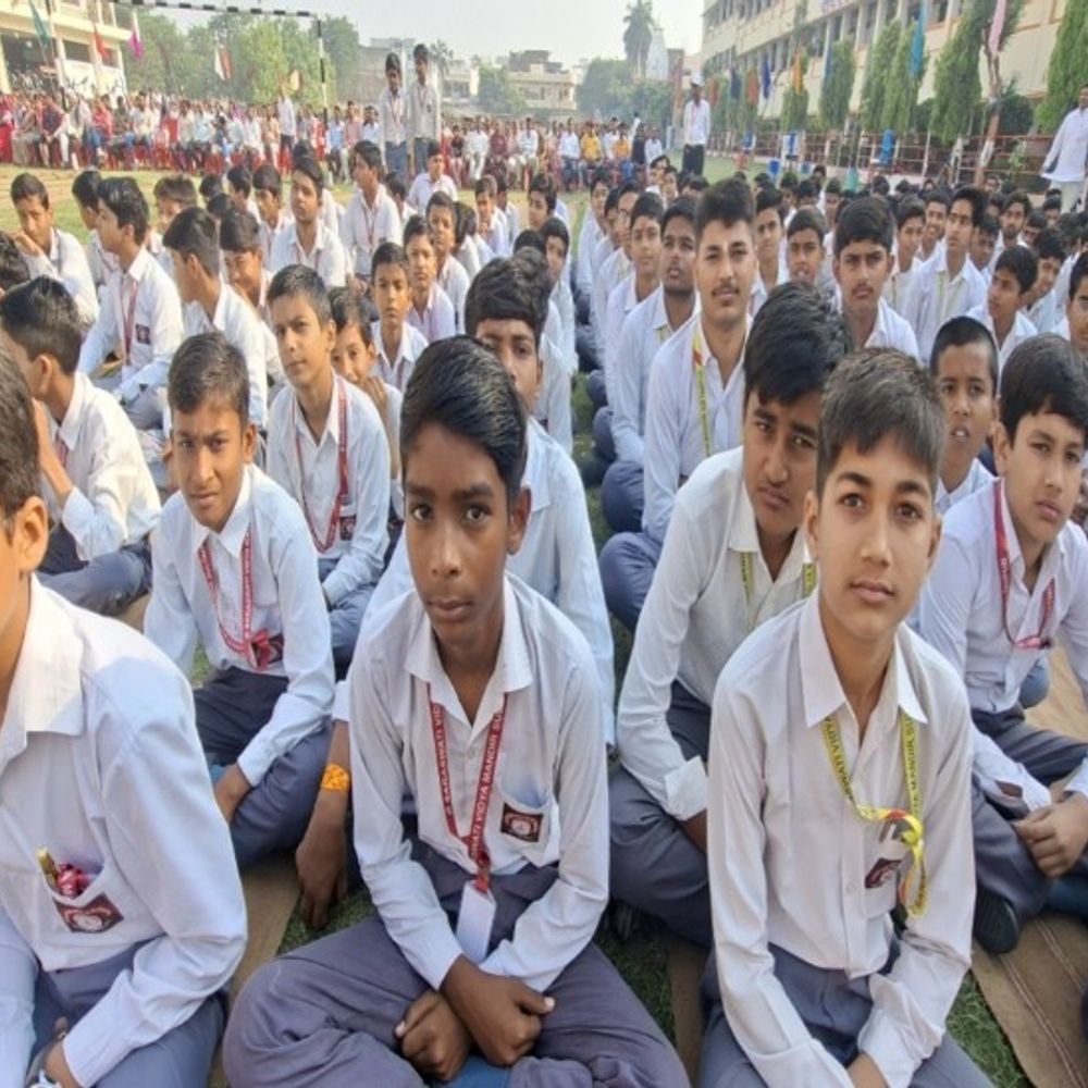 सुल्तानपुर में आराध्या, स्वीकृति 99.6% अंकों के साथ टॉपर:सरस्वती विद्या मंदिर में परीक्षाफल समारोह, 293 छात्रों को 90% से अधिक अंक