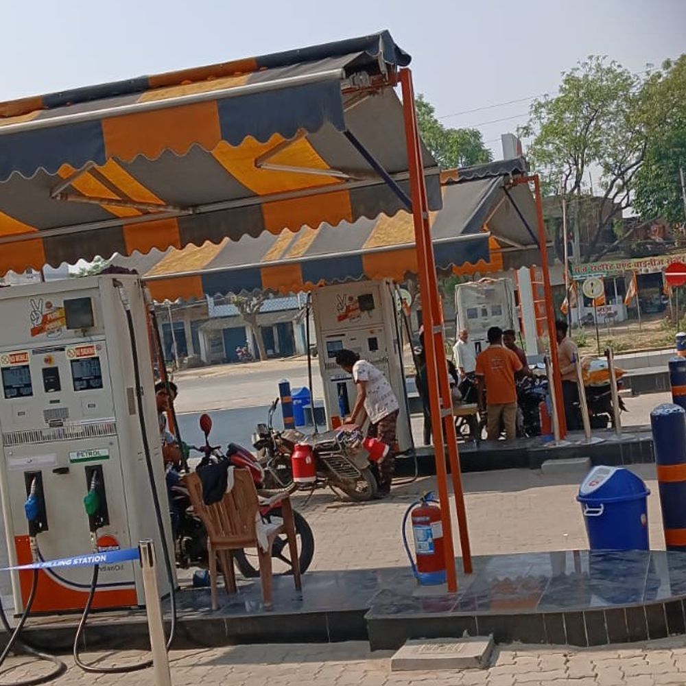 जौनपुर में पेट्रोल-डीजल की आपूर्ति सामान्य:275 पंपों पर 1558 KL डीजल, 1182 KL पेट्रोल उपलब्ध