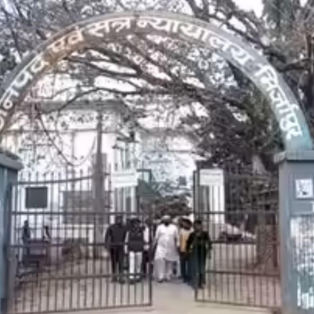 नाबालिग से दुष्कर्म मामले में आरोपी को 10 साल की:मिर्जापुर शहर कोतवाली का मामला, 9 साल बाद आया फैसला