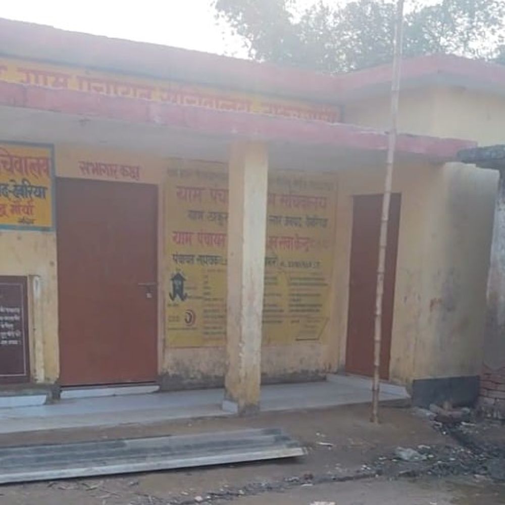 ग्राम प्रधान पर 1.18 लाख रुपए गबन का आरोप:डीएम ने कारण बताओ नोटिस जारी किया, 15 दिन में मांगा जवाब