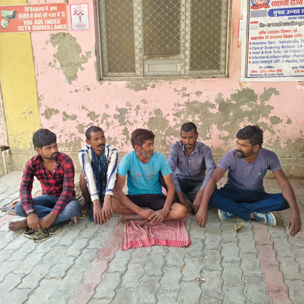 बिहार के मजदूर की मेडिकल कॉलेज में मौत:हरदोई की गल्ला मंडी के पास शराब ठेके के सामने बेहोशी की हालत में पड़ा मिला था